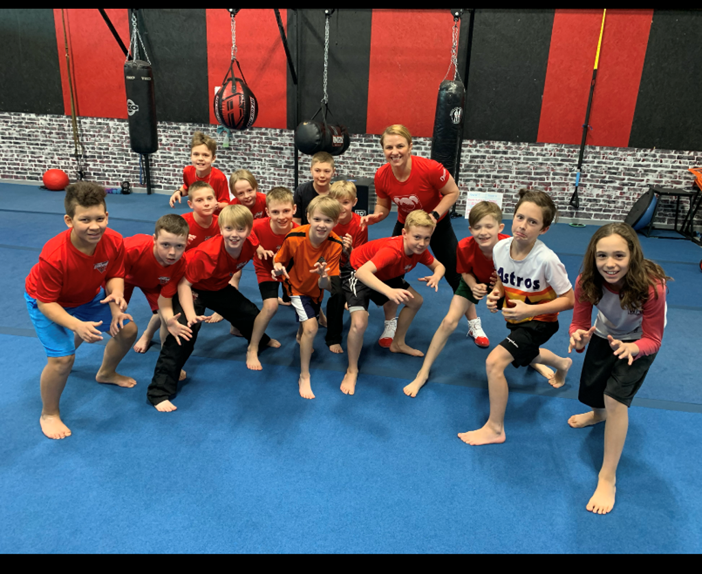 The Ambassador of Alberta Sport, wrestler Erica Wiebe spent time with the Atom Tier 2 Red team. The team enjoyed a wrestling session and listened to an inspirational talk from Erica. 